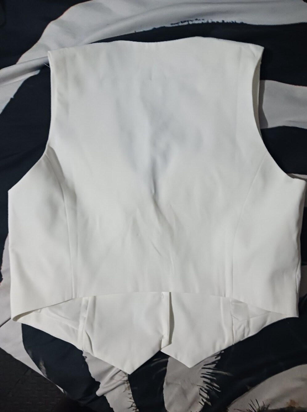 Women White V halter buttoned sleveless vest - Picture 12 of 13